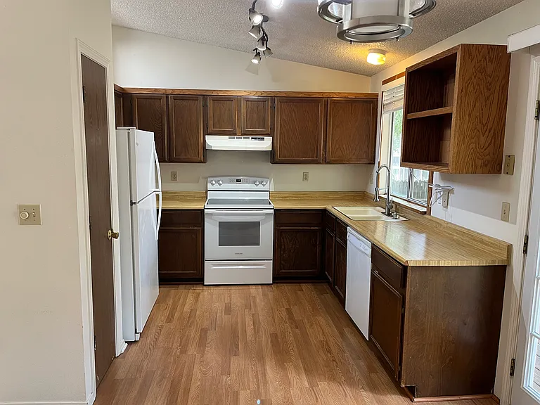 253 S Lincoln Ave — Photo 15