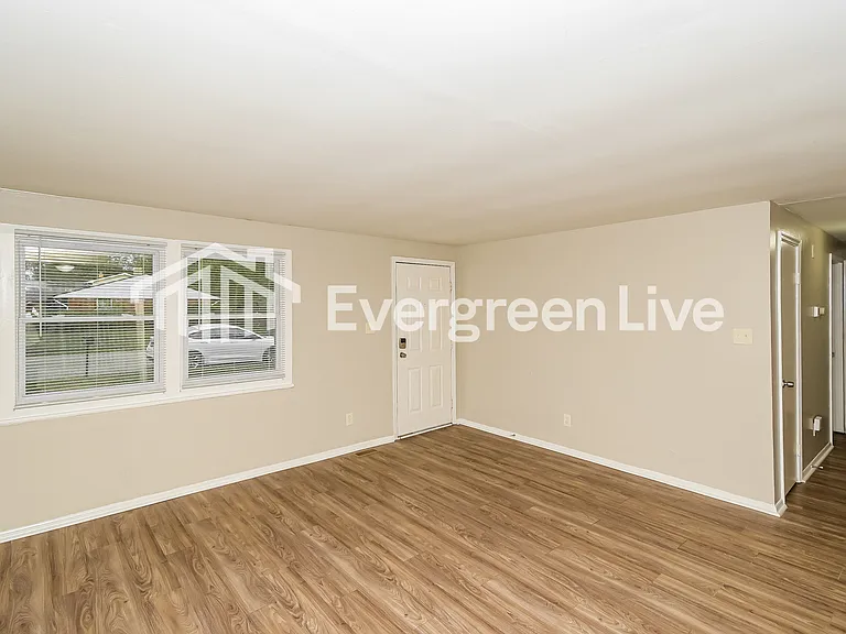 10415 Chris Dr — Photo 3