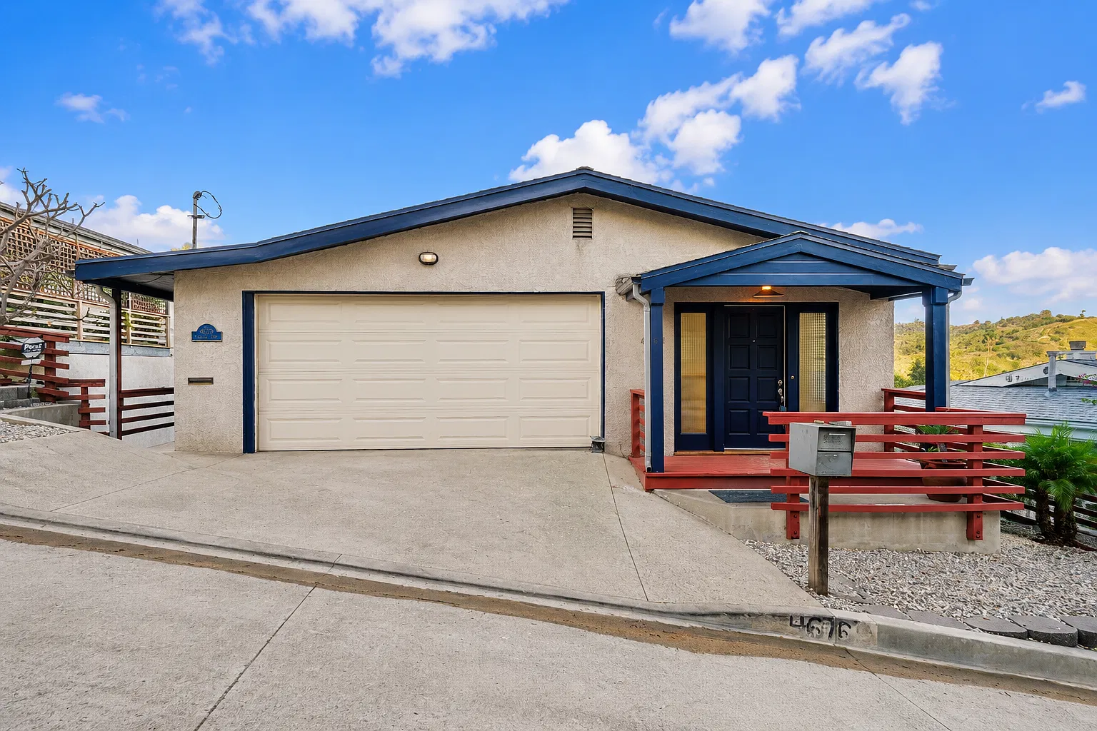 3 bed, 2.5 bath, 2230 sqft, $5,140 — Photo 4