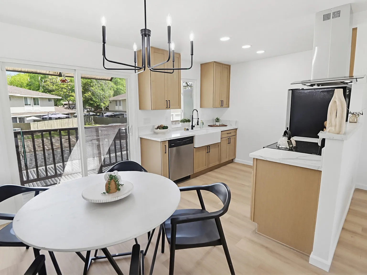 3 bed, 1014 sqft, $3,500 — Photo 3
