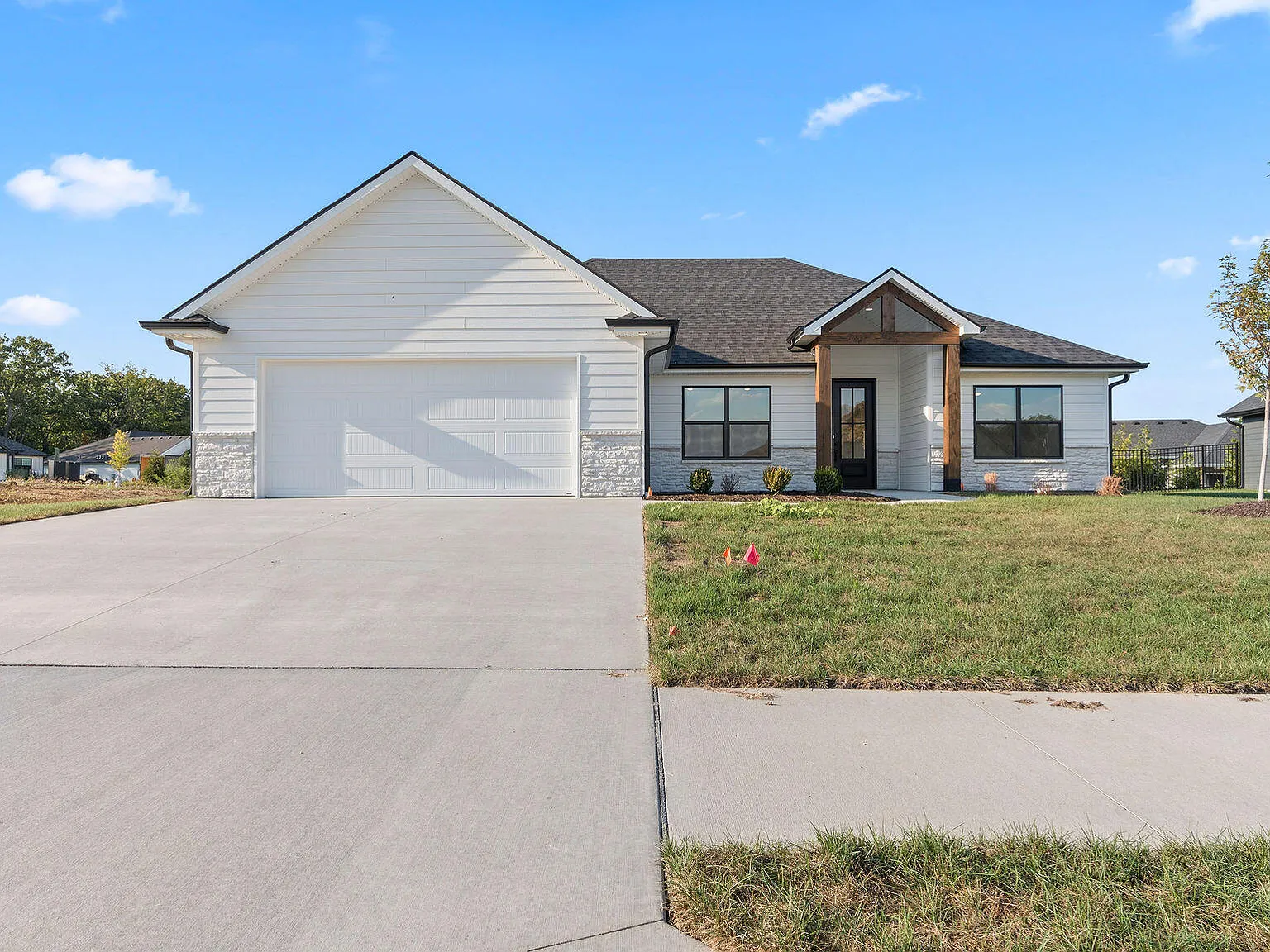 4 bed, 2.0 bath, $3,000 — Photo 2