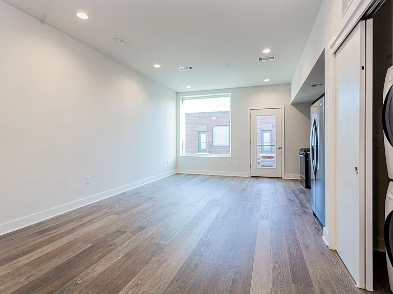 1800 E 4th St #306 — Photo 2