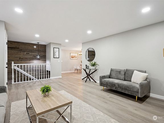 5th image of 7027 Glen Terra Court SE
