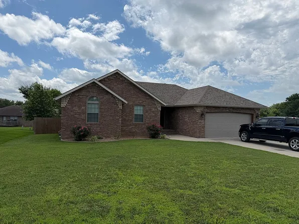 5396 Basswood Ct, Springfield, MO 65802