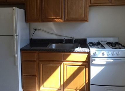 2nd image of 5505 Woodside Ave #604