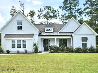 525 Crown Pointe Dr, Hampstead, NC 28443