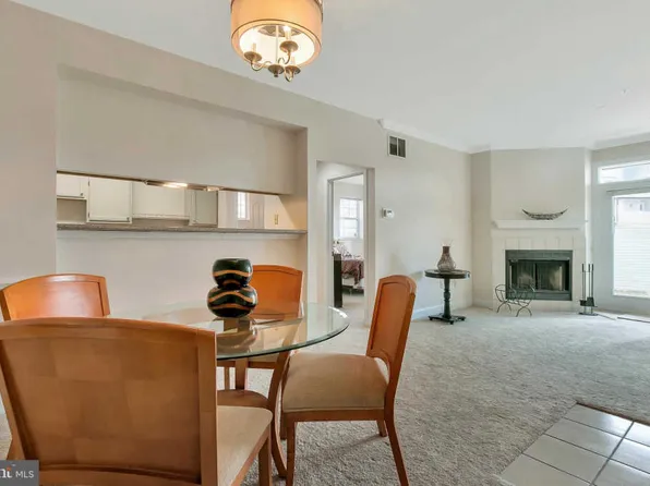 2405 Waters Edge Dr, Newark, DE 19702
