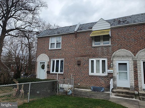 4th image of 216 Pine St