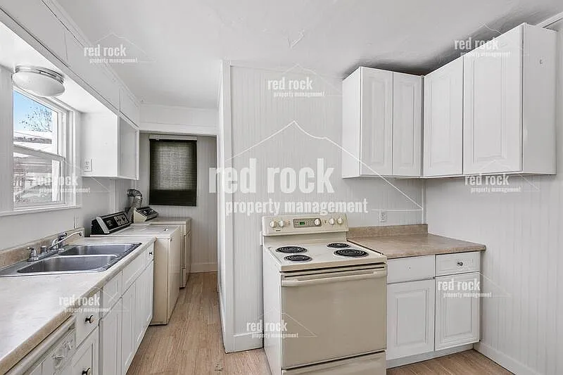 3 bed, 1.5 bath, 1132 sqft, $1,675 — Photo 3