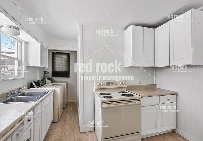 1517 E Bridgeport Ave — Photo 3