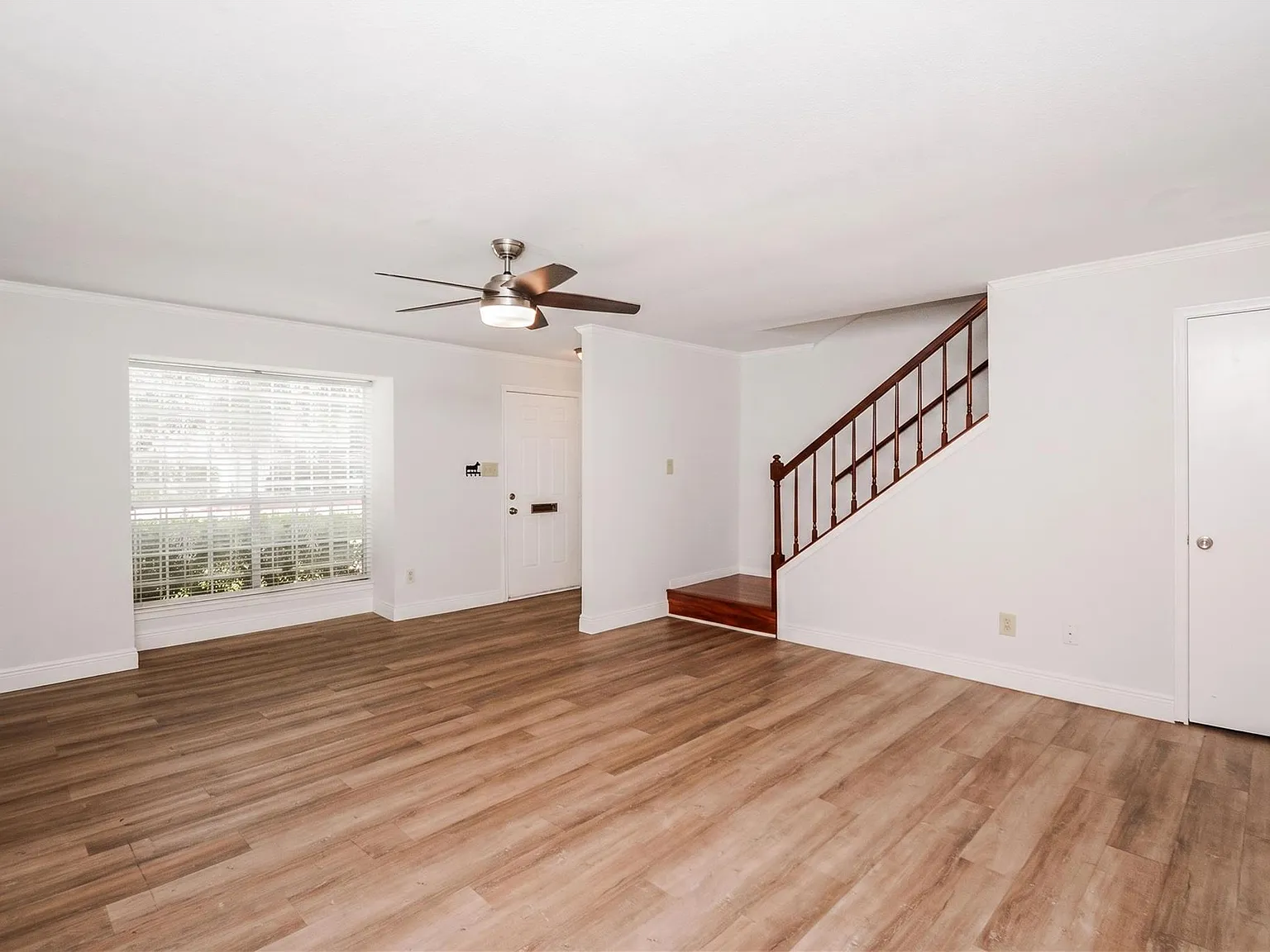 3 bed, 2.5 bath, 1764 sqft, $1,700 — Photo 3