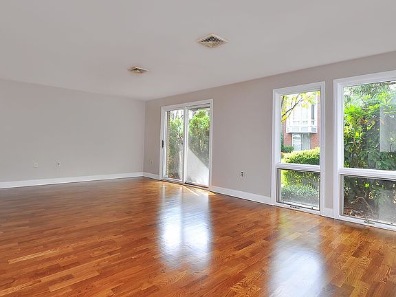 3rd image of 70 Kensington Dr #70