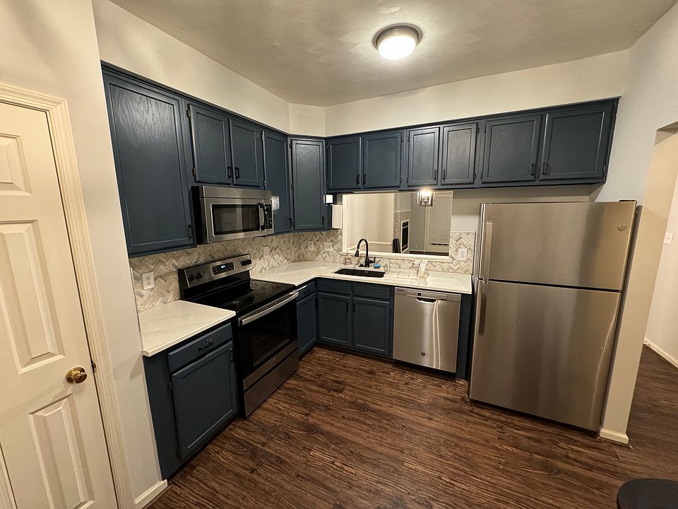 1st image of 102 Durham Ct