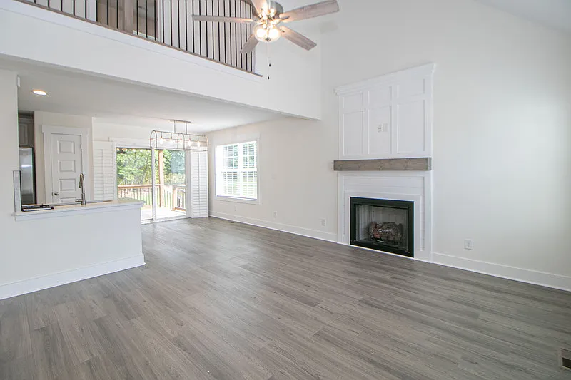 5 bed, 2.5 bath, 2014 sqft, $2,330 — Photo 2