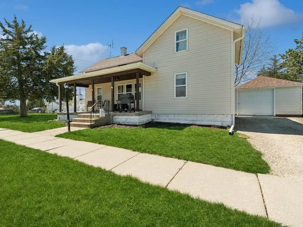 533 Sumner St, Genoa City, WI 53128