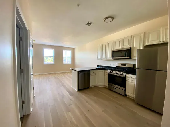 42 Summer St #22, Maynard, MA 01754