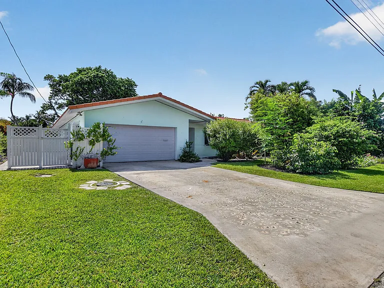 200 NW 11th Ave — Photo 4