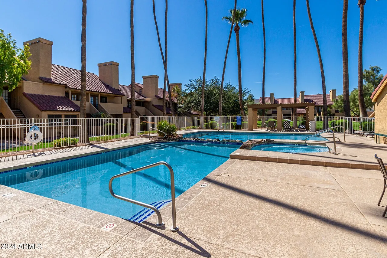 2 bed, 924 sqft, $1,650 — Photo 2