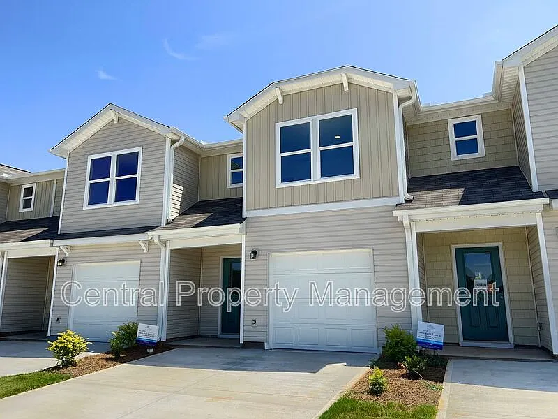 3 bed, 2.5 bath, 1410 sqft, $1,750 — Photo 2