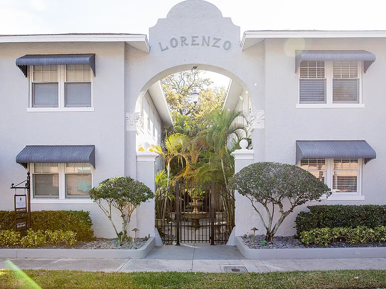 Lorenzo by Innovo Living Hyde Park — Photo 2