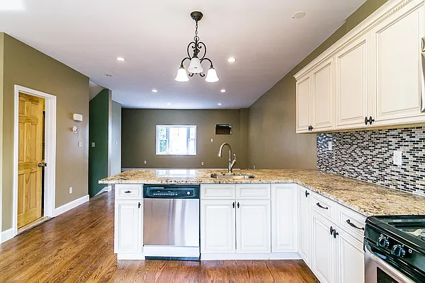 Rented by Nooklyn NYC LLC | media 46