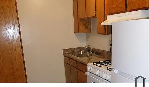 Studio, 496 sqft, $1,749 — Photo 3