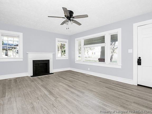 5th image of 124 N Elm St