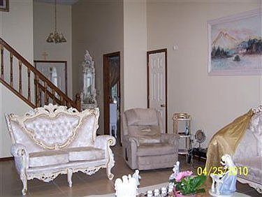 4th image of 4606 Queen Anne Ave