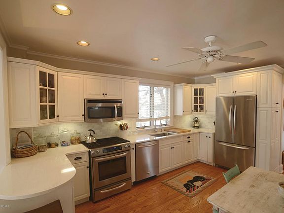 2nd image of 530 W Lake Ave