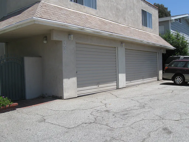 943-959 Ventura Ave — Photo 22