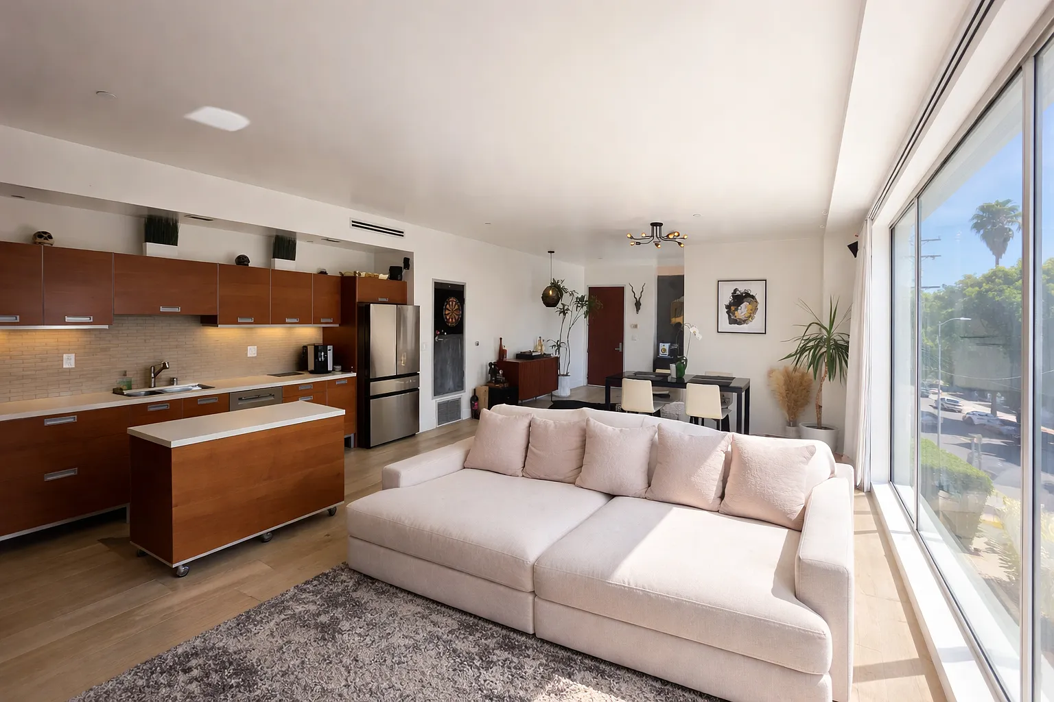 3 bed, 1610 sqft, $5,495 — Photo 3