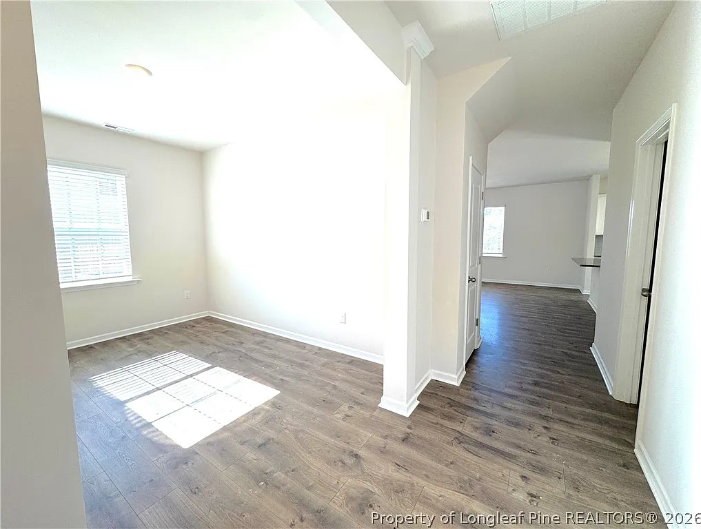 4 bed, 2.5 bath, 2870 sqft, $2,100 — Photo 4