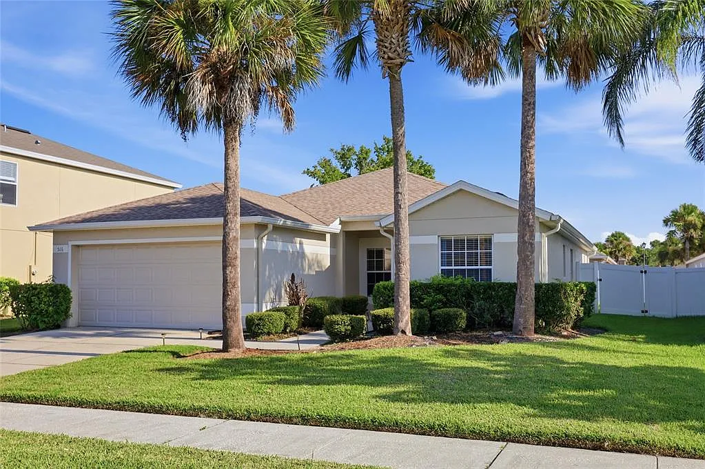 3 bed, 2.0 bath, 1579 sqft, $2,695 — Photo 2
