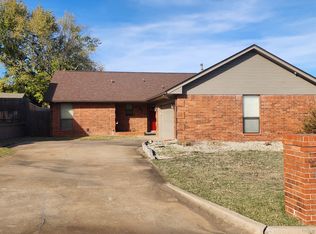 1202 Windsor Pl, Shawnee, OK 74804