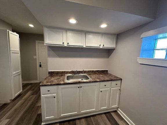 5th image of 3712 Deodar St
