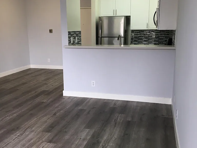 Catalina Apartments — Photo 34