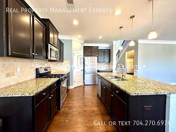 3rd image of 7839 Sawgrass Ln