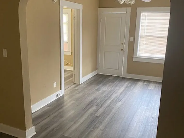 735 N Westmoreland Dr — Photo 5