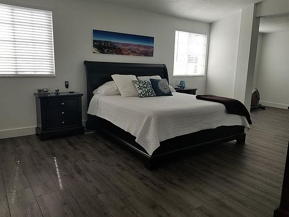 5th image of 555 Cambridge Dr
