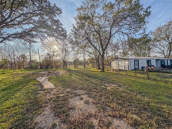 4th image of 907 Westview Cir