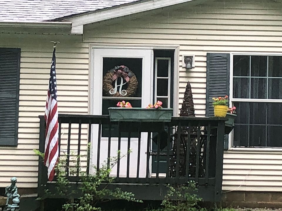 1st image of 330 Warren Dr