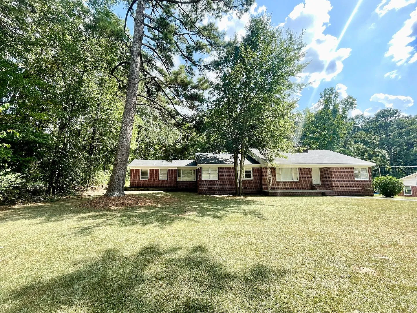 Large 4 Bedroom/ 3 Bathroom House for Rent in Brandon 042! — Photo 3
