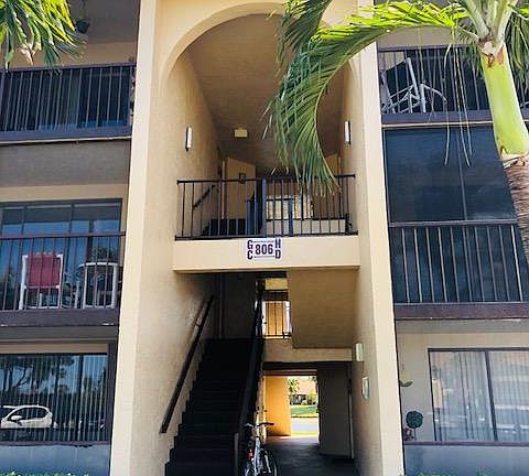 3rd image of 806 Sky Pine Way