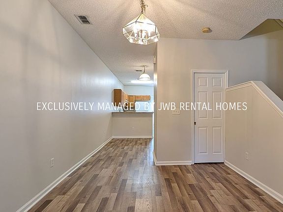 3rd image of 494 Sherwood Oaks Dr