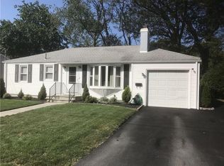 22 Cedarwood Dr, Cranston, RI 02920