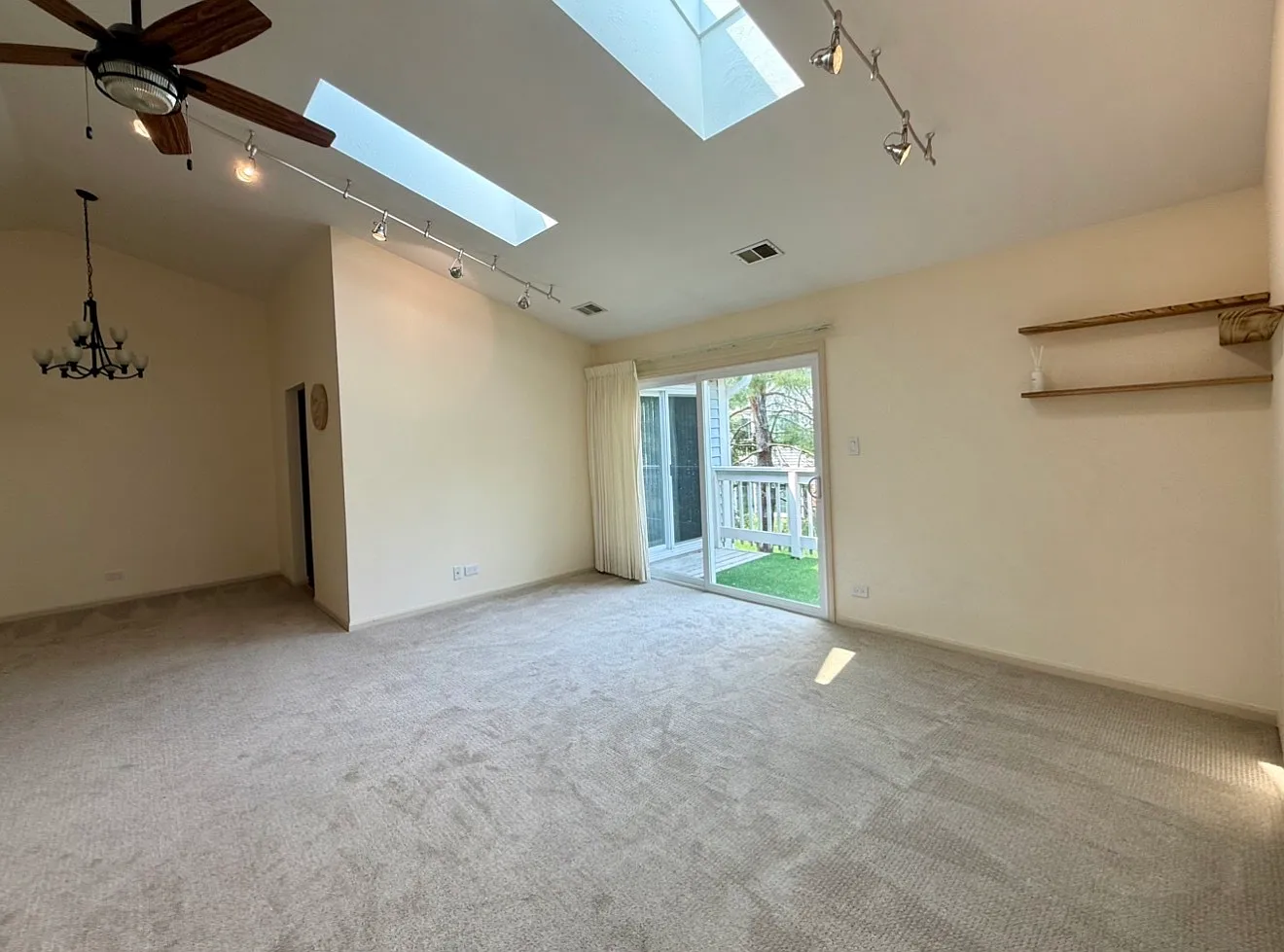 3 bed, 1400 sqft, $2,900 — Photo 3