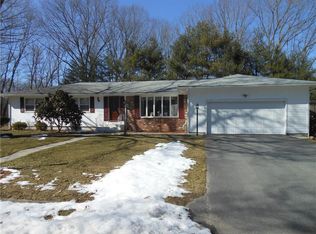 17 Hawthorne Rd, Smithfield, RI 02828