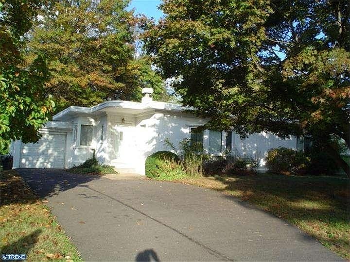 1st image of 8105 Macarthur Rd