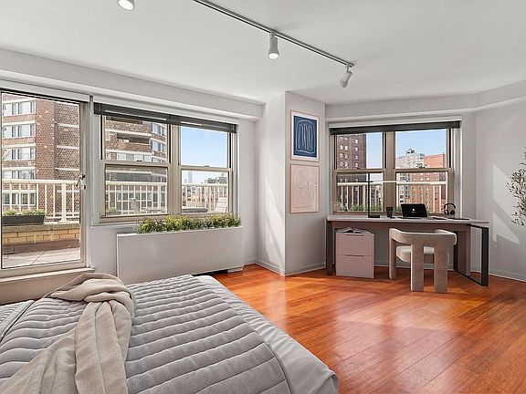 4th image of 305 E 24th St APT 20M