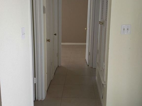 4th image of 2900 E Glen Dr #A